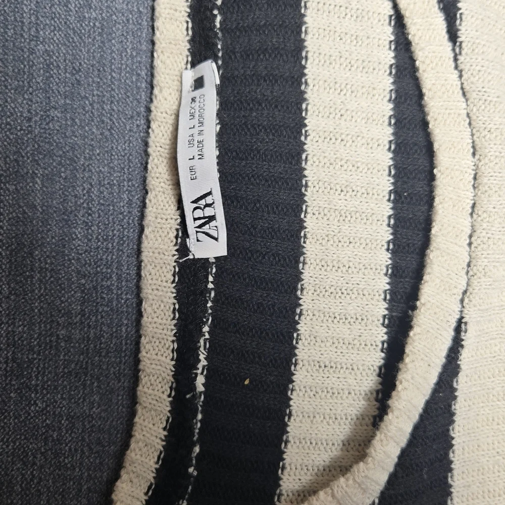 Zara Cropped Striped Black and Cream Sweater - Picture 2 of 2